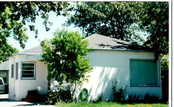 Building Photo - 217 Benton St