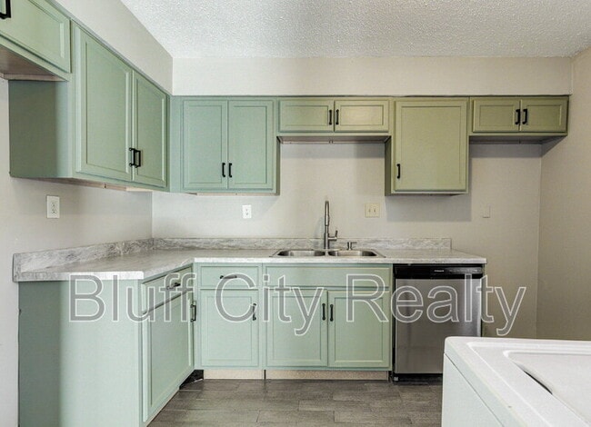 Building Photo - 2291 Madison Ave