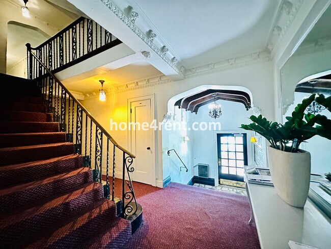 Foto del edificio - Luxury Condo Living Near the Country Club Plaza!