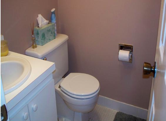 1/2 bath - 94 Farmington Chase Crescent