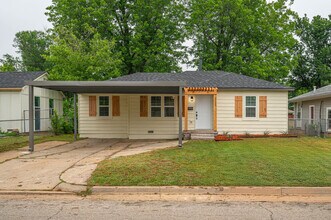 Building Photo - 2525 SW 46th St