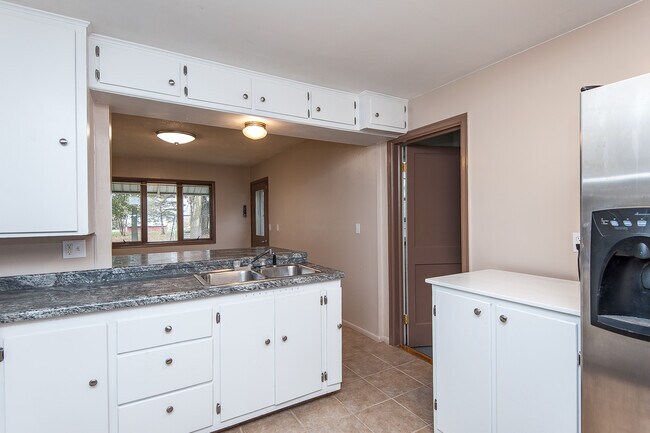 Building Photo - 135 S Fremont St