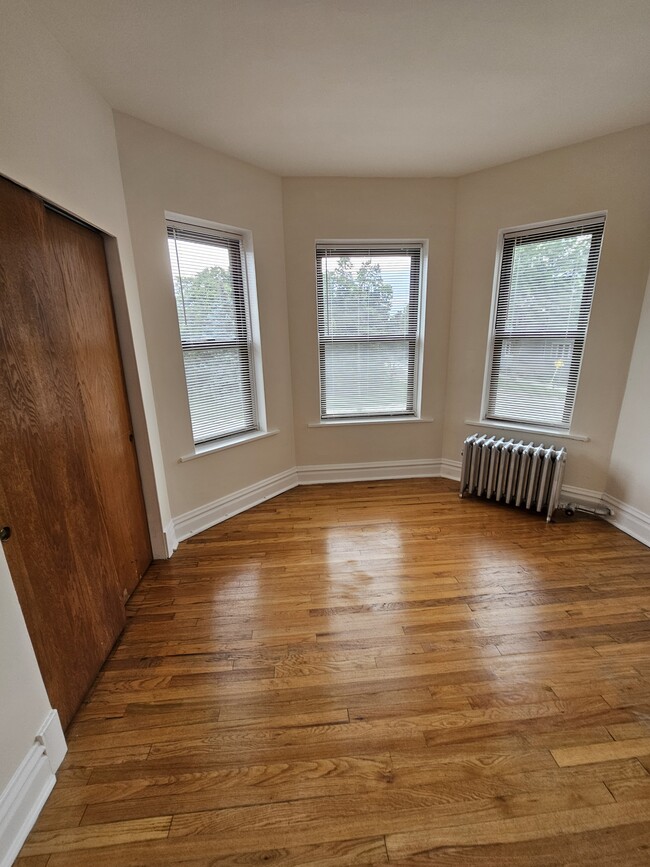 Bedroom - 3749 W Grace St