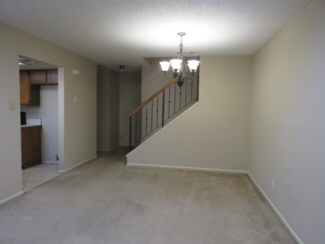 Building Photo - 822 Hillside Rd