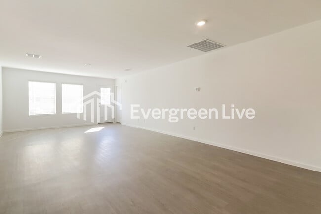 Foto del edificio - 832 Dressage Ln