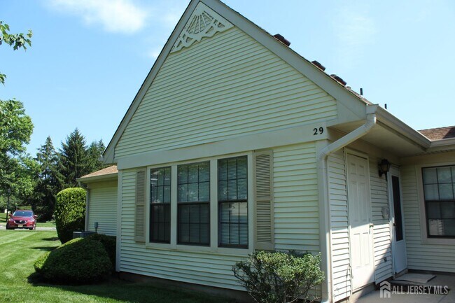 Foto del edificio - 29 Wycoff Way E