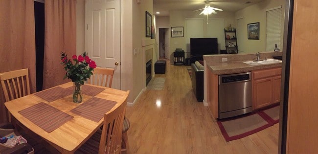 Breakfast Nook and Kitchen - 5870 Shadow Hill Dr