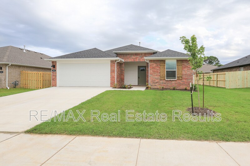Photo - 203 Collie Ave