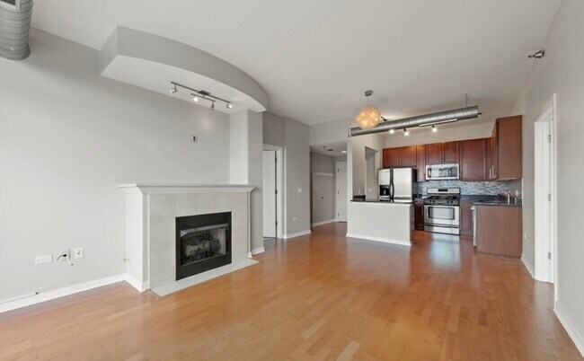 Open concept - 909 W Washington Blvd