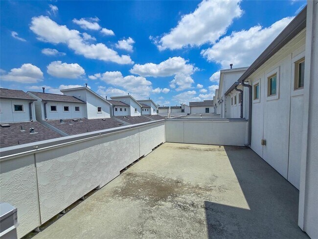 Foto del edificio - 1825 Ennis St