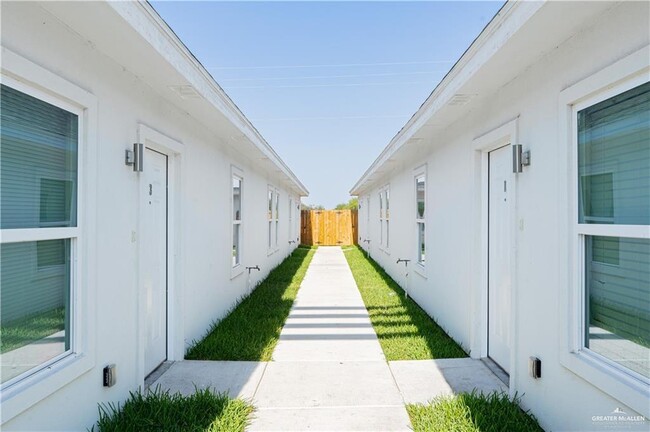 Building Photo - 9 Rafael Dr