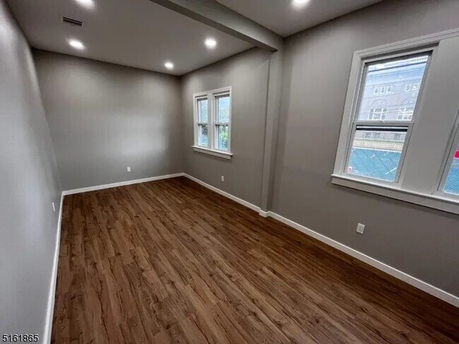 Foto del edificio - 339 Valley Brook Ave