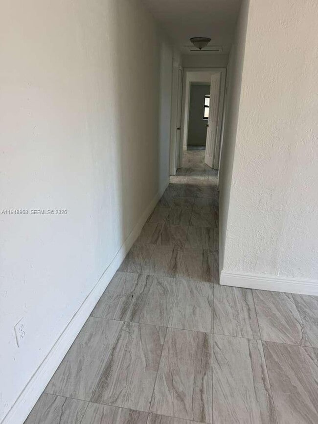 Foto del edificio - 2901 NW 7th Ct