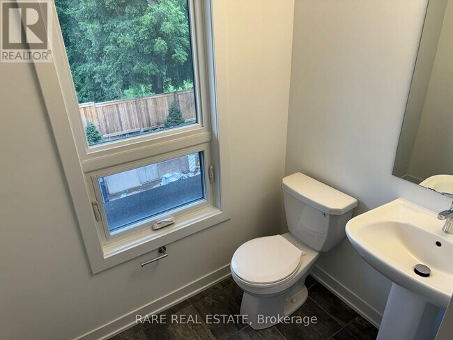 Building Photo - 4045 Hickory Dr