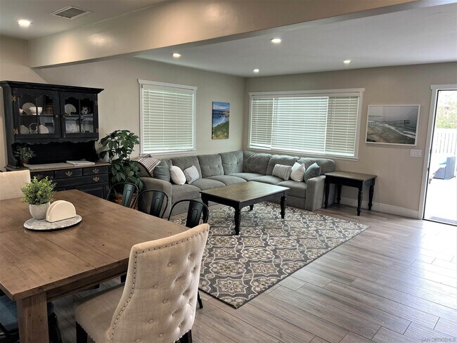 Building Photo - 605 Bonair Way