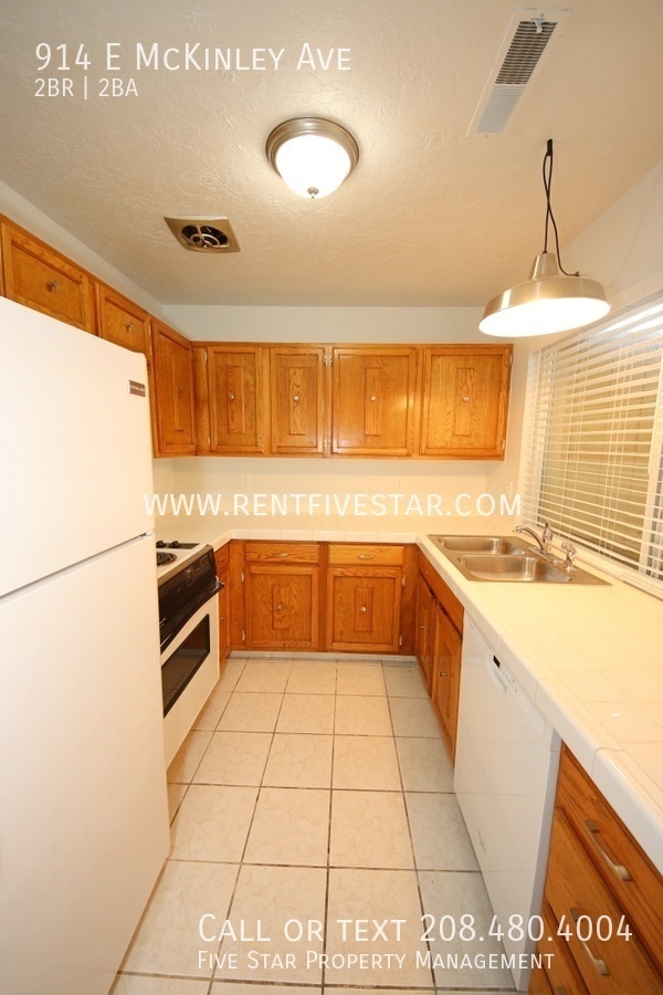 Foto del edificio - Spacious McKinley Townhome Available! Visi...