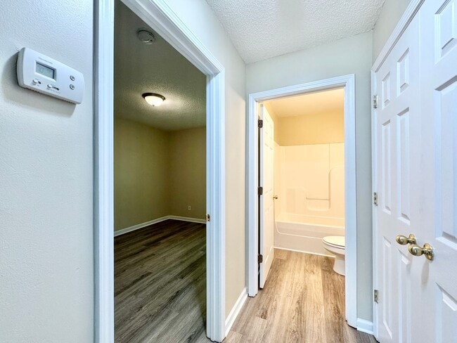 Building Photo - Fairview Homes area 2 BR duplex, Convenien...