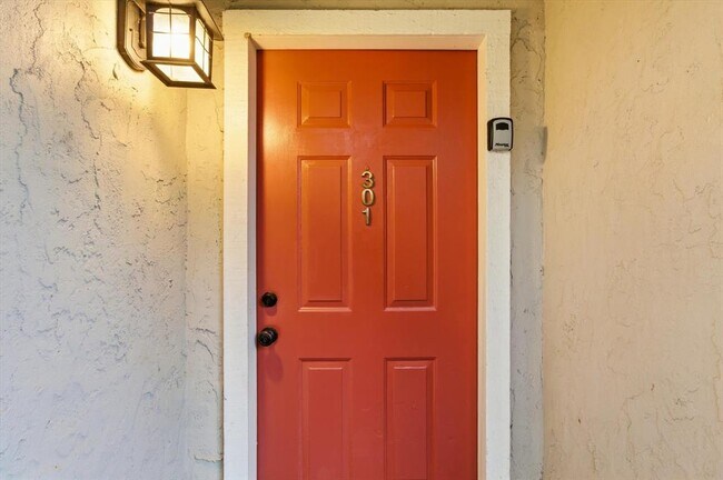 Foto del edificio - 6810 Deatonhill Dr