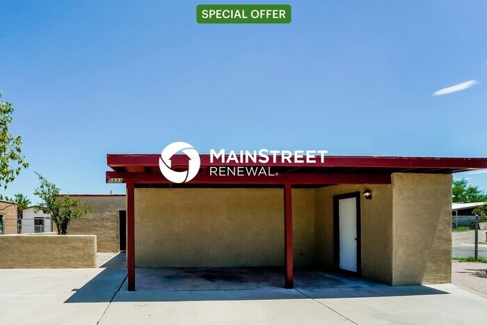 Foto principal - 4 Bedroom Pet-Friendly Home in TUCSON, AZ ...