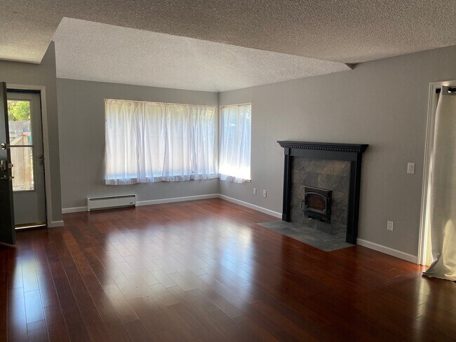 Building Photo - 8012 Sunflower Dr