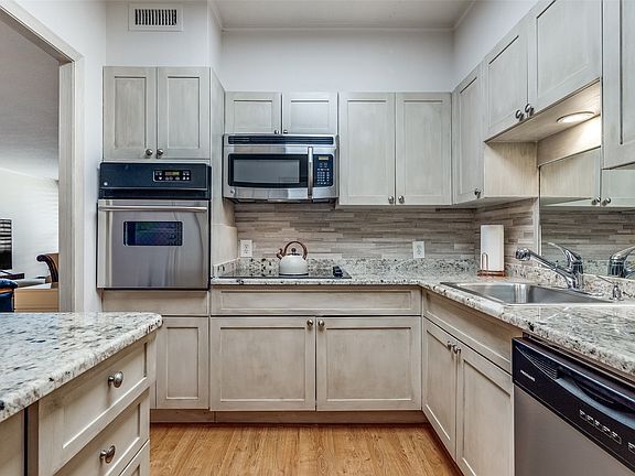 Building Photo - 3701 Turtle Creek Blvd