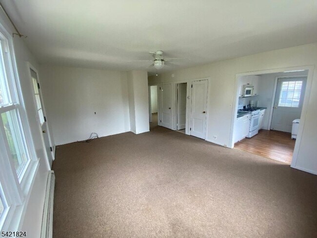 Foto del edificio - 15 Claverack Rd