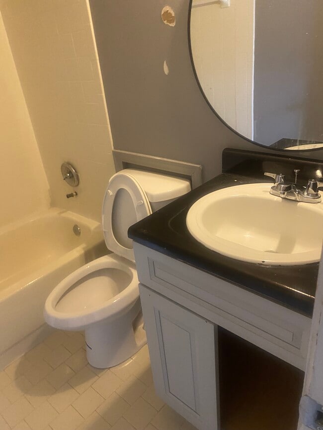 Foto del edificio - 656 N Pass Rd