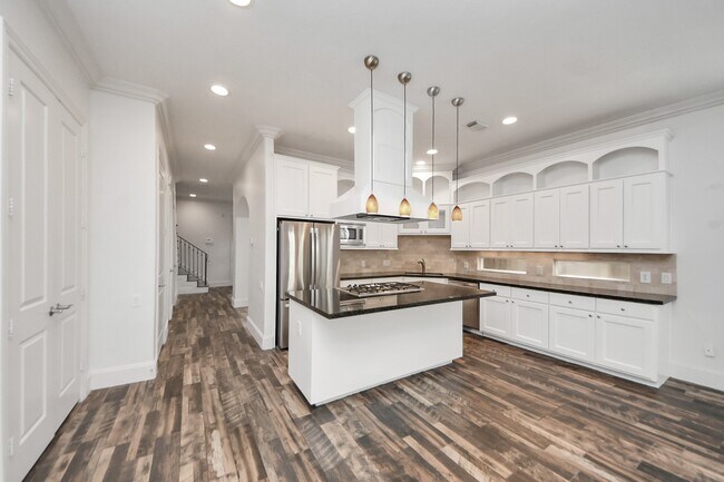 Foto del edificio - 4250 Drake St