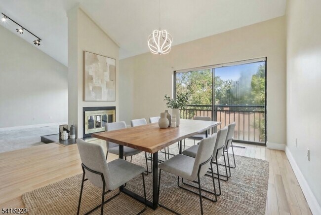 Building Photo - 5 Millay Ct