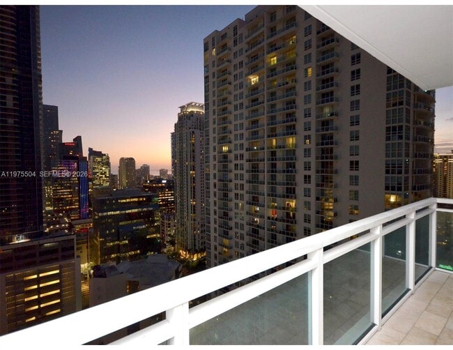 Building Photo - 950 Brickell Bay Dr