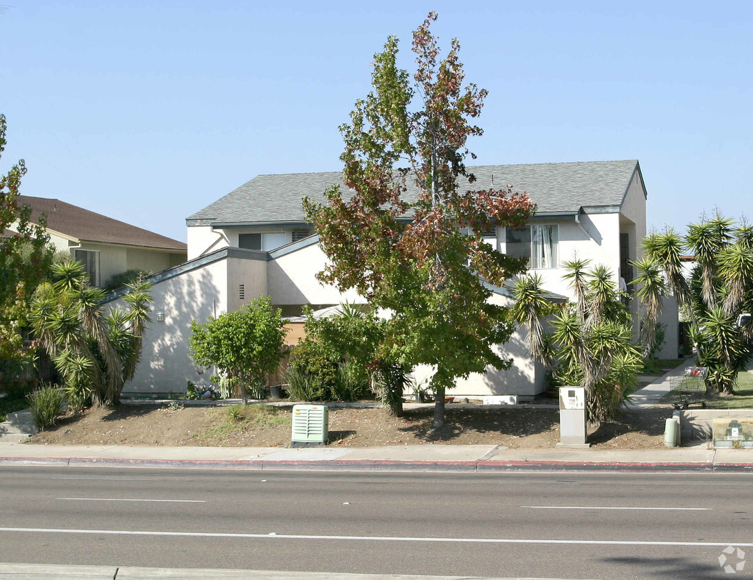 Building Photo - 8768 Mira Mesa Blvd