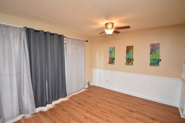Building Photo - 602 Sherwood Dr