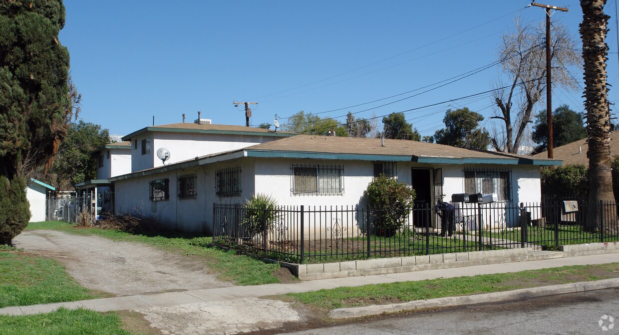 Primary Photo - 724 W 17th St