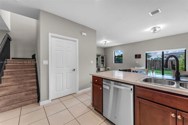 Building Photo - Southeast 2nd Street, Homestead, FL 33033 - 3 BR 2.5 BA townhouse