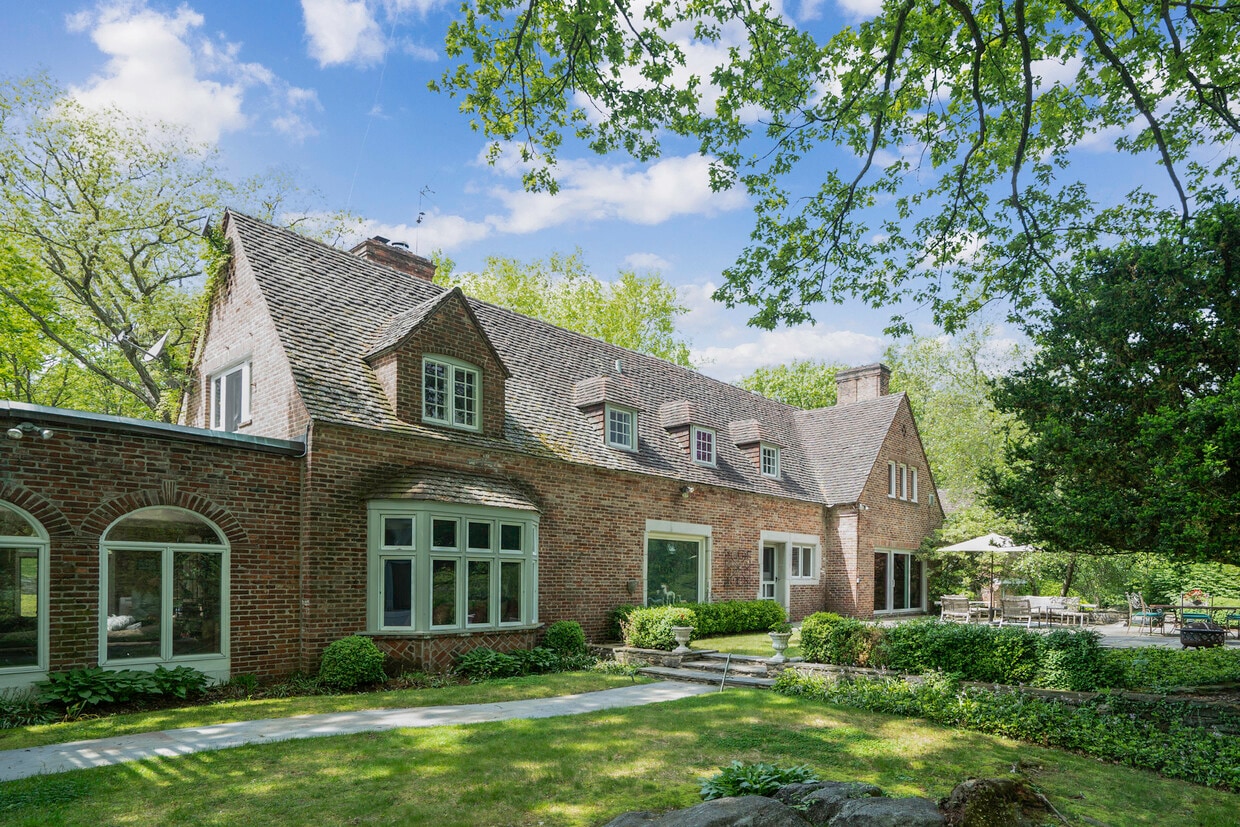 Primary Photo - 25 Winfield Ave