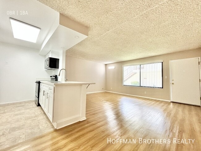 Foto del edificio - 17821 Sherman Way