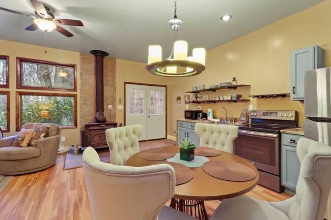 Foto del edificio - 364 Locust Ridge Rd