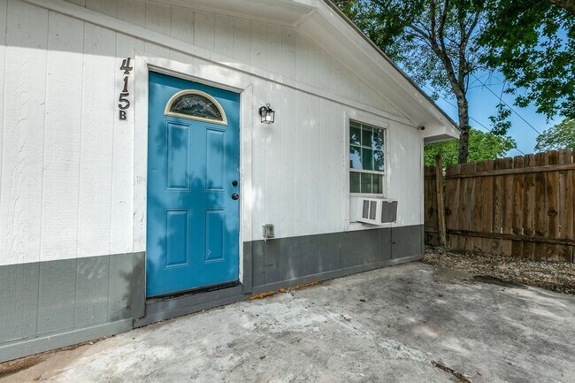 Building Photo - Elmwood Triplex