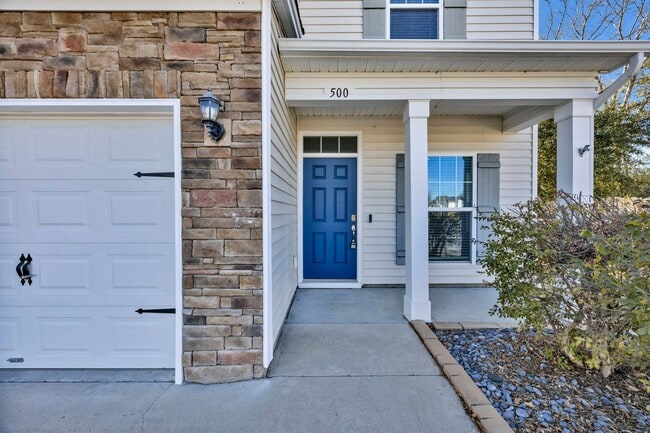 Building Photo - THREE BEDROOM IN WEST COLUMBIA'S OAKWOOD COMMONS