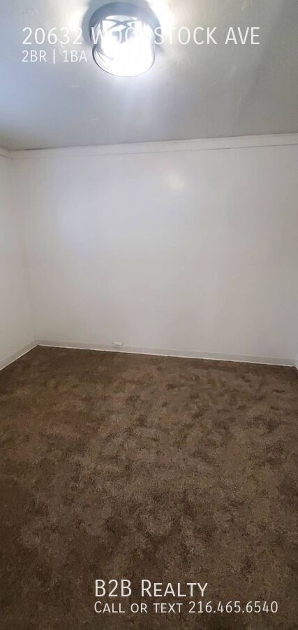 Foto del edificio - 20632 Woodstock Ave