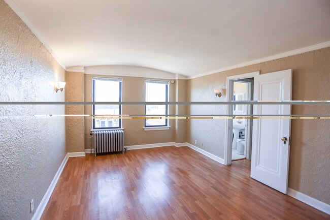 Building Photo - 1110 W Rosemont Ave