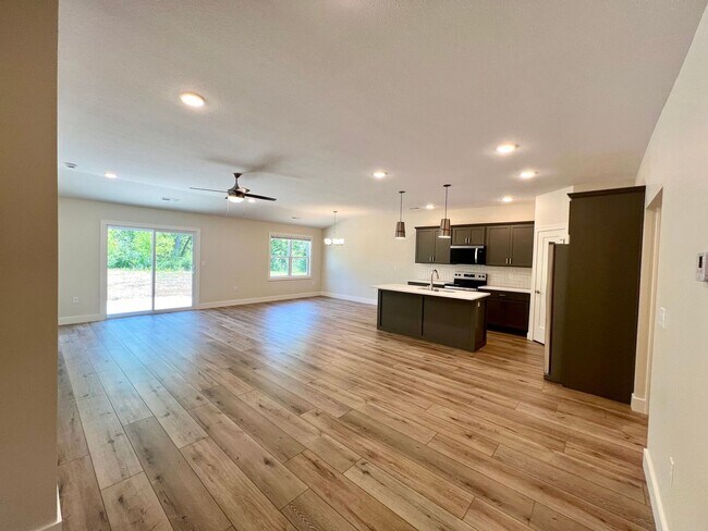 Foto del edificio - Newly built 3-bedroom duplex in Irvine Acres!