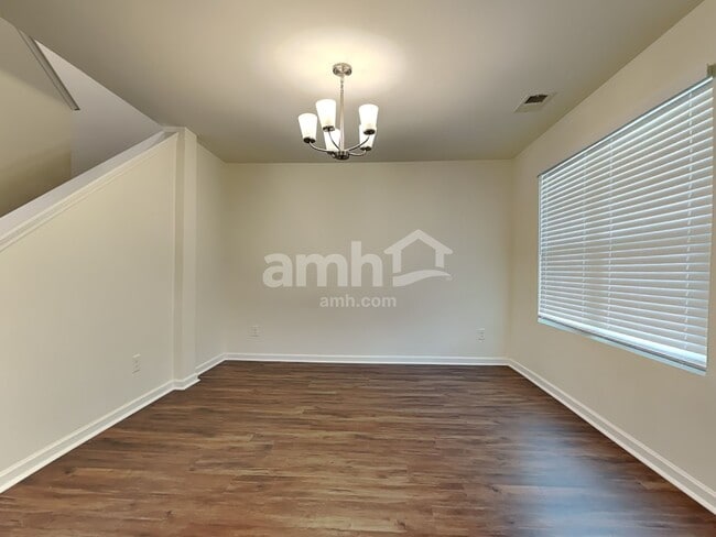 Building Photo - 501 Viceroy Dr