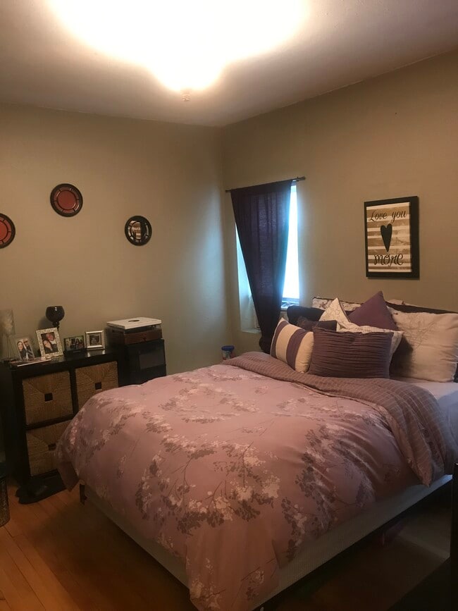 Bedroom - 2237 N Hubbard St