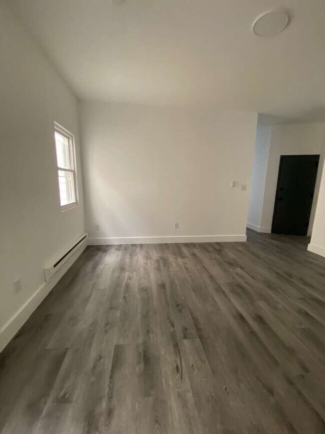Building Photo - 25 Riverview Pl