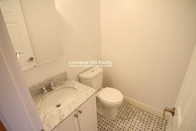 Building Photo - Harvard Square 2 Bed Penthouse Available 9...