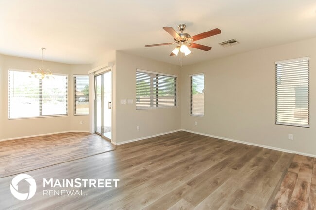 Building Photo - 1320 E Julie Ave