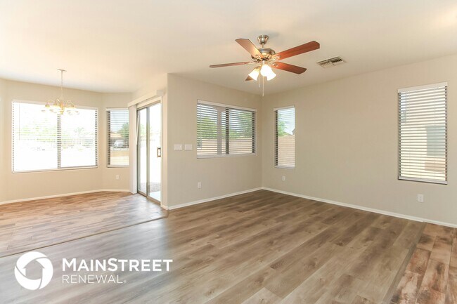 Foto del edificio - 1320 E Julie Ave