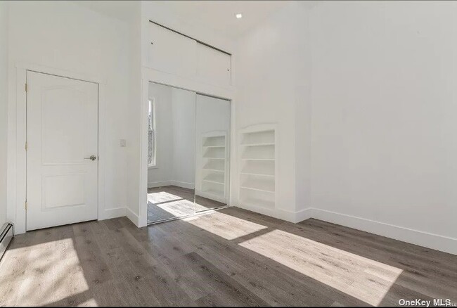 Building Photo - 32 Covert St