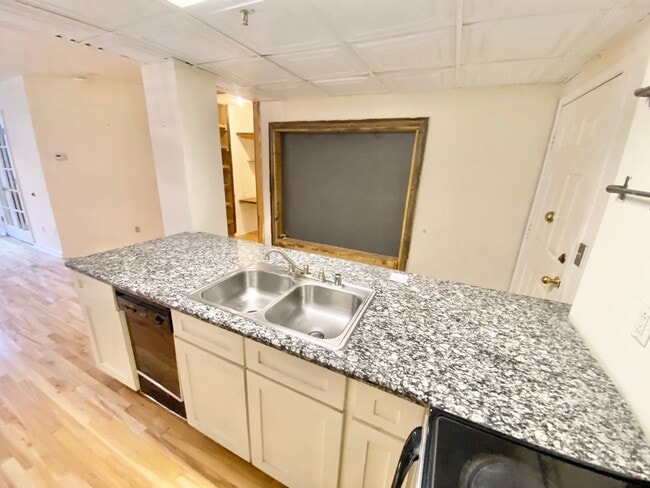 Photo - 131 Main St Apartment